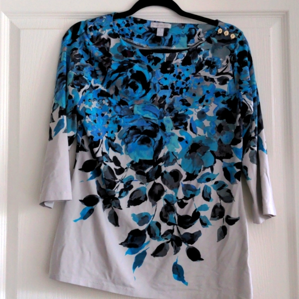 Floral half sleeve top. Size-S